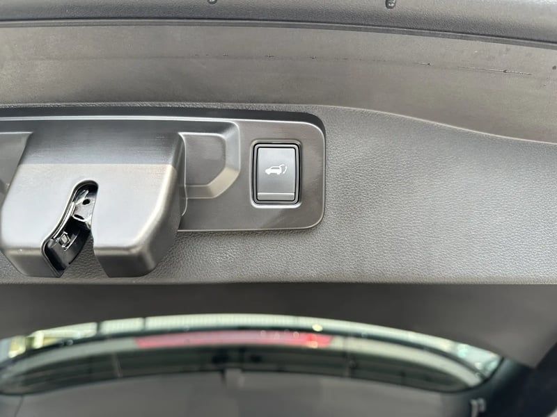 Photo de la voiture RENAULT AUSTRAL E-Tech hybrid 200 Iconic esprit Alpine