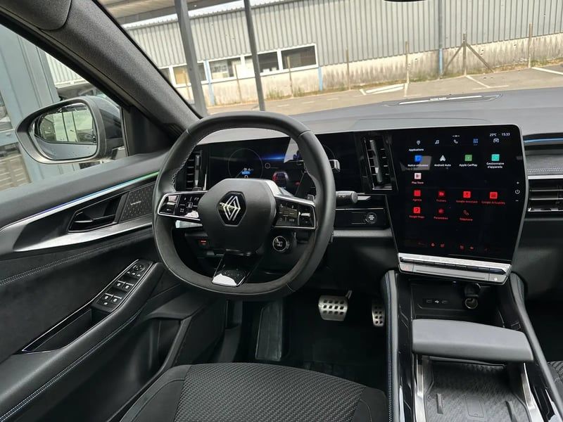 Photo de la voiture RENAULT AUSTRAL E-Tech hybrid 200 Iconic esprit Alpine