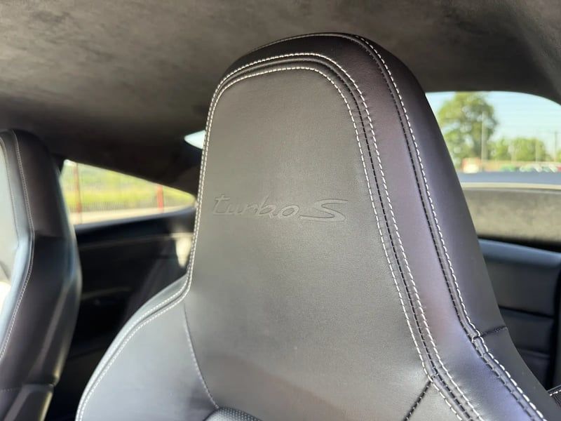 Photo de la voiture PORSCHE 911 TURBO S Coupe 3.8i 650 PDK