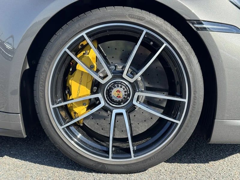 Photo de la voiture PORSCHE 911 TURBO S Coupe 3.8i 650 PDK
