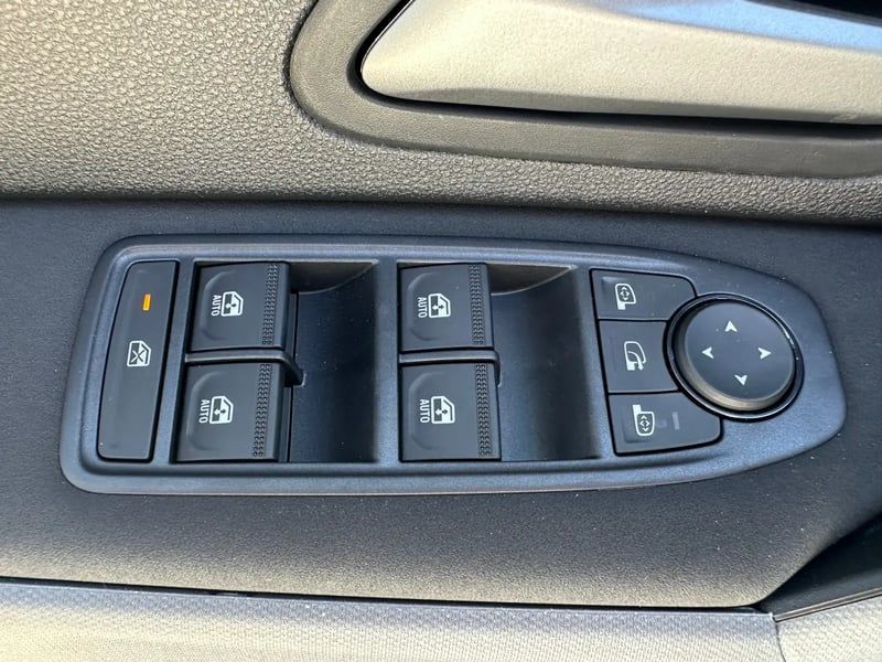Photo de la voiture DACIA DUSTER Hybrid-G 150 4x4 Journey