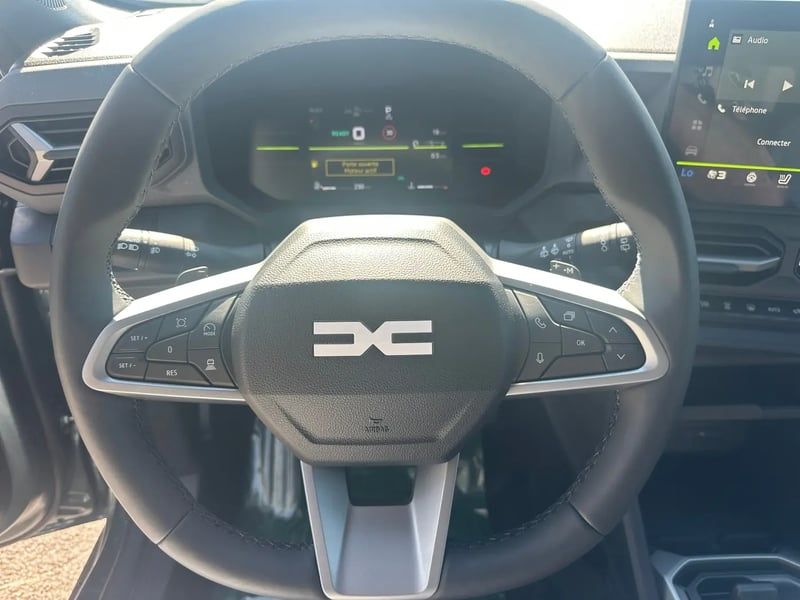 Photo de la voiture DACIA DUSTER Hybrid-G 150 4x4 Journey
