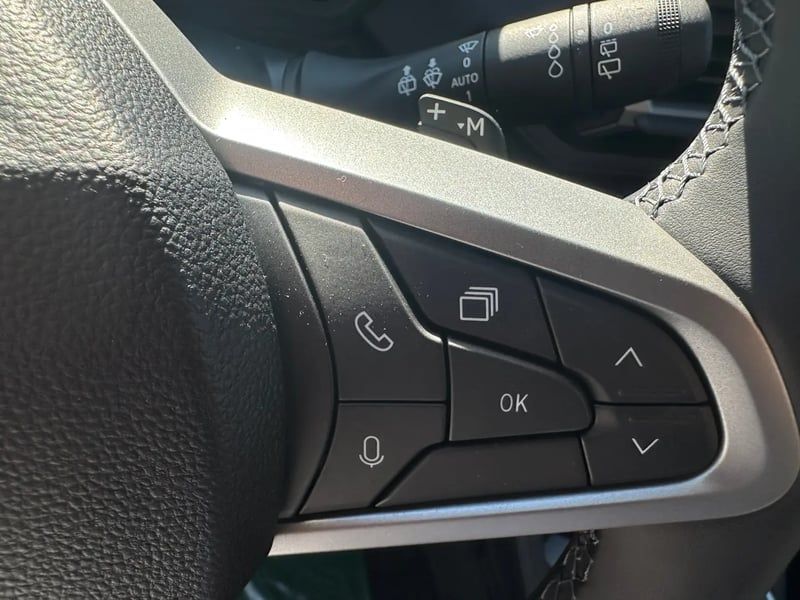 Photo de la voiture DACIA DUSTER Hybrid-G 150 4x4 Journey