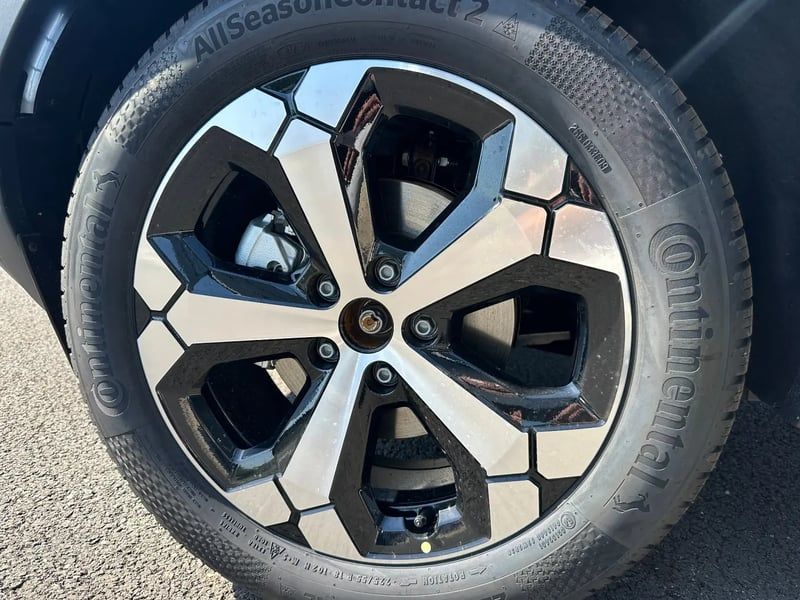 Photo de la voiture DACIA DUSTER Hybrid-G 150 4x4 Journey