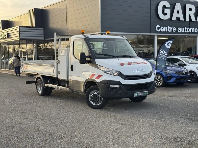 Photo de la voiture IVECO DAILY CHASSIS CABINE CAB 35 C 15H EMP 3750 QUAD-LEAF BVM6