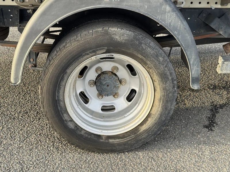 Photo de la voiture IVECO DAILY CHASSIS CABINE CAB 35 C 15H EMP 3750 QUAD-LEAF BVM6