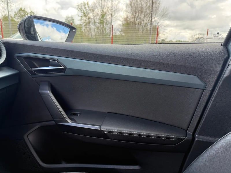 Photo de la voiture SEAT ARONA 1.0 TSI 110 ch Start/Stop BVM6 Xperience