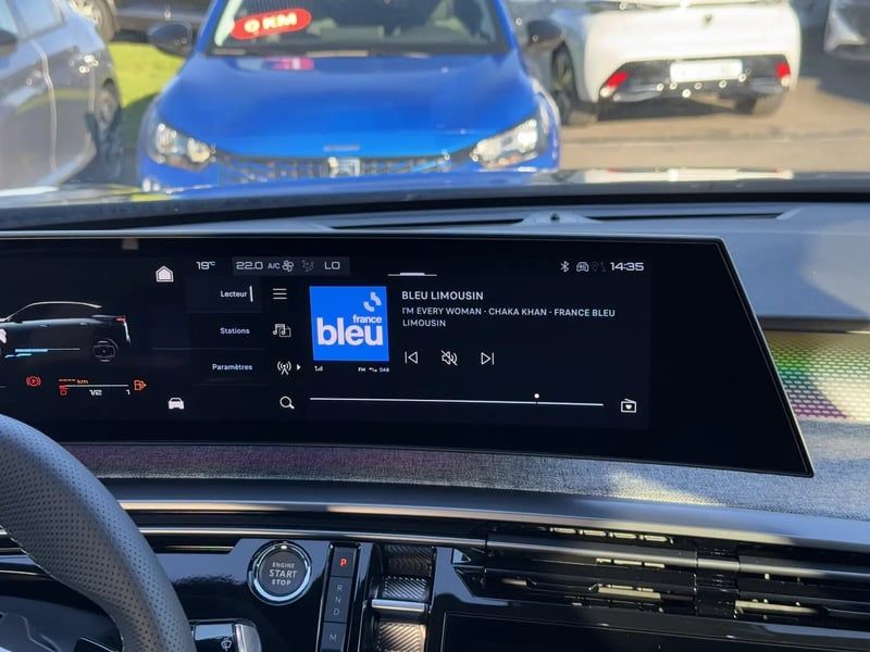 Photo de la voiture PEUGEOT 3008 Hybrid 136 e-DCS6 GT