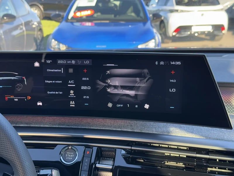 Photo de la voiture PEUGEOT 3008 Hybrid 136 e-DCS6 GT