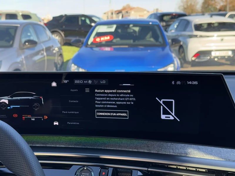 Photo de la voiture PEUGEOT 3008 Hybrid 136 e-DCS6 GT