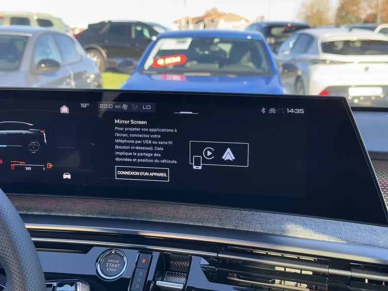 Photo de la voiture PEUGEOT 3008 Hybrid 136 e-DCS6 GT