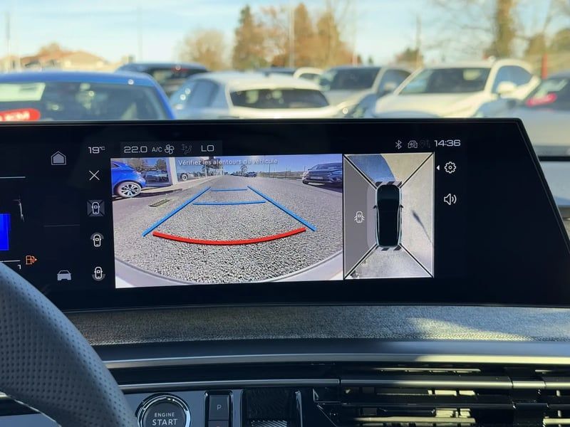 Photo de la voiture PEUGEOT 3008 Hybrid 136 e-DCS6 GT