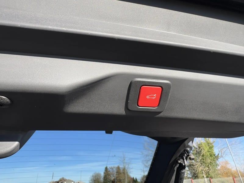 Photo de la voiture PEUGEOT 3008 Hybrid 136 e-DCS6 GT