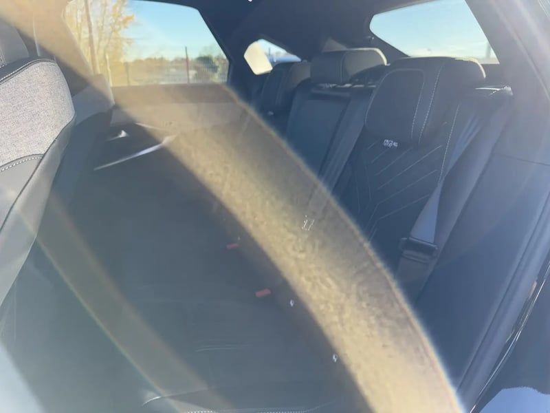 Photo de la voiture PEUGEOT 3008 Hybrid 136 e-DCS6 GT