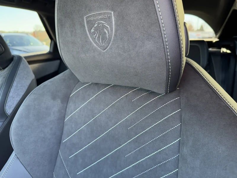 Photo de la voiture PEUGEOT 3008 Hybrid 136 e-DCS6 GT