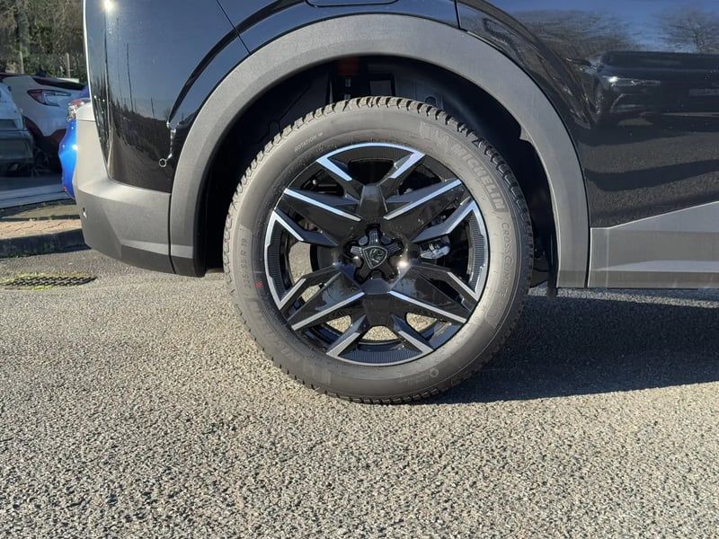 Photo de la voiture PEUGEOT 3008 Hybrid 136 e-DCS6 GT