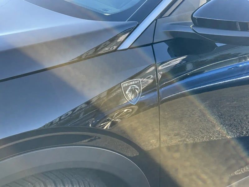 Photo de la voiture PEUGEOT 3008 Hybrid 136 e-DCS6 GT