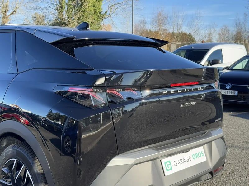Photo de la voiture PEUGEOT 3008 Hybrid 136 e-DCS6 GT