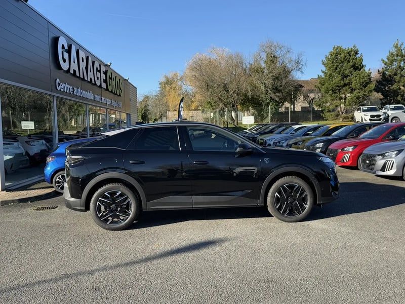 Photo de la voiture PEUGEOT 3008 Hybrid 136 e-DCS6 GT