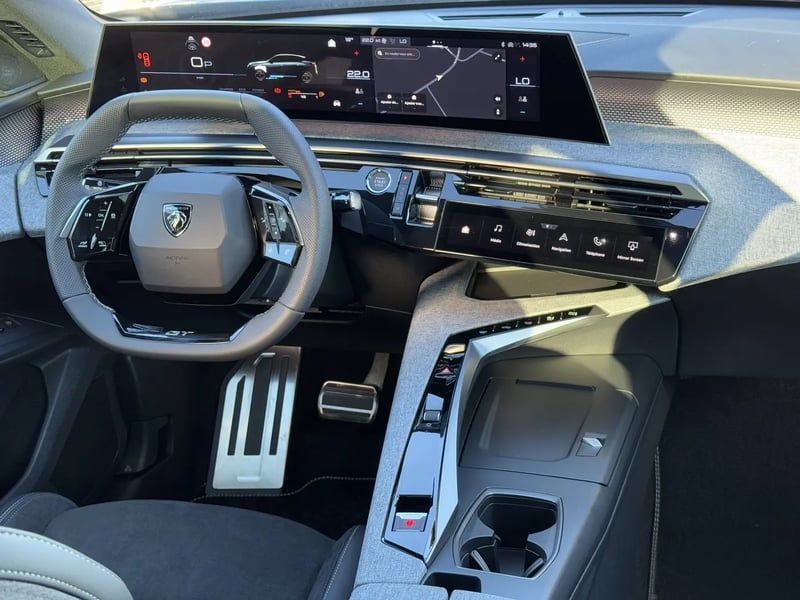 Photo de la voiture PEUGEOT 3008 Hybrid 136 e-DCS6 GT