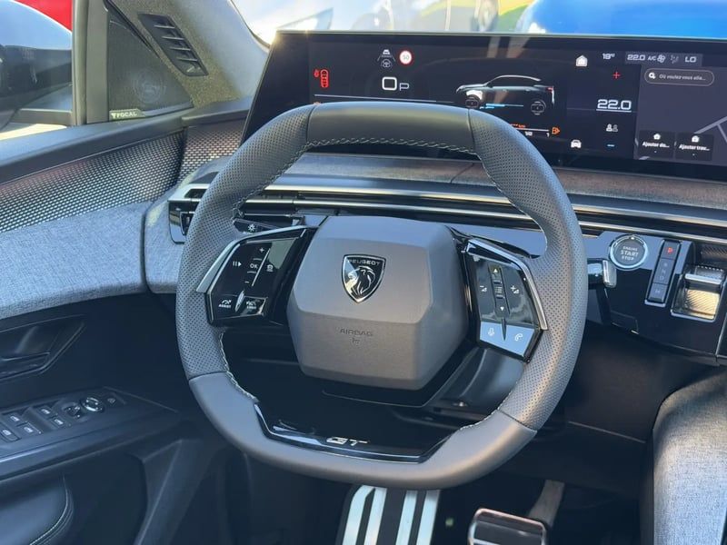 Photo de la voiture PEUGEOT 3008 Hybrid 136 e-DCS6 GT