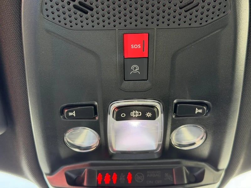 Photo de la voiture PEUGEOT 2008 ELECTRIQUE 156 ch 54 kWh Allure