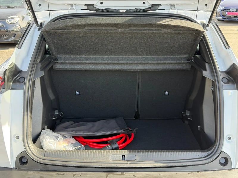 Photo de la voiture PEUGEOT 2008 ELECTRIQUE 156 ch 54 kWh Allure