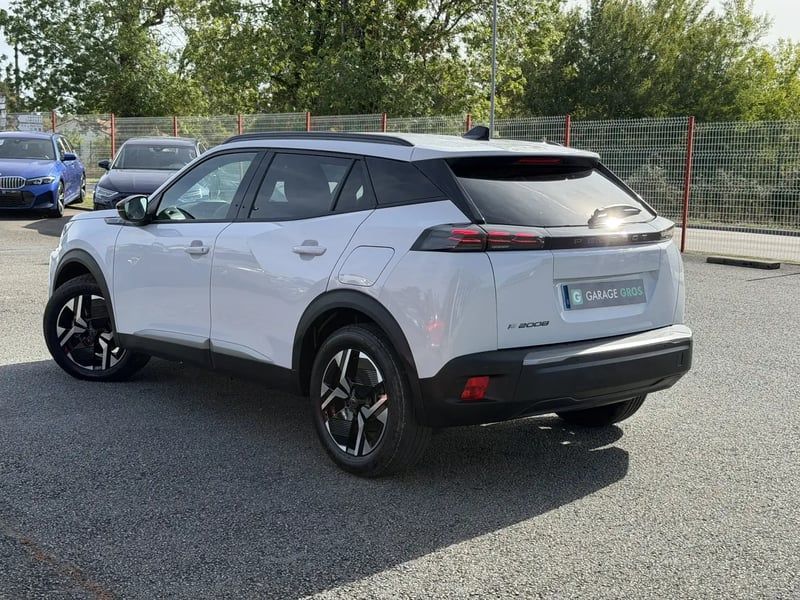 Photo de la voiture PEUGEOT 2008 ELECTRIQUE 156 ch 54 kWh Allure