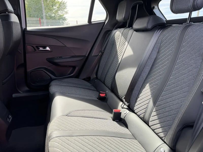 Photo de la voiture PEUGEOT 2008 ELECTRIQUE 156 ch 54 kWh Allure