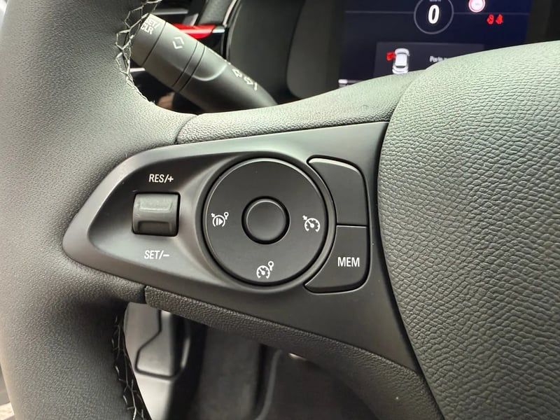 Photo de la voiture OPEL CORSA 1.2 Turbo 100 ch BVM6 GS