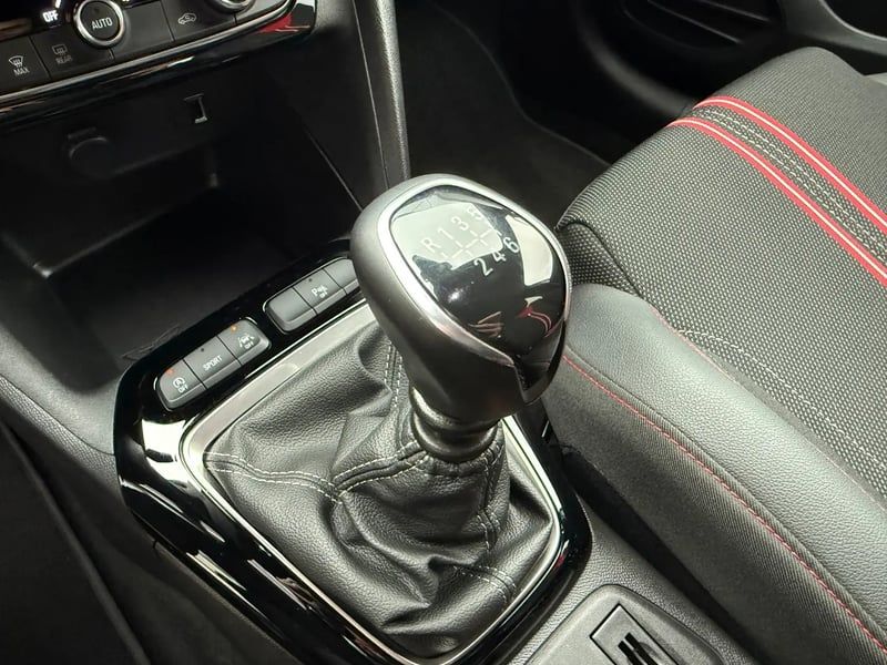 Photo de la voiture OPEL CORSA 1.2 Turbo 100 ch BVM6 GS