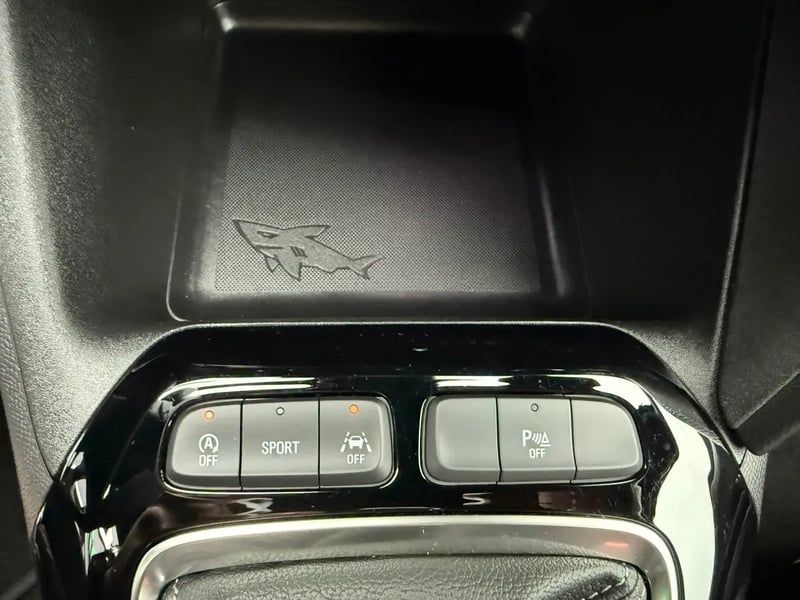 Photo de la voiture OPEL CORSA 1.2 Turbo 100 ch BVM6 GS