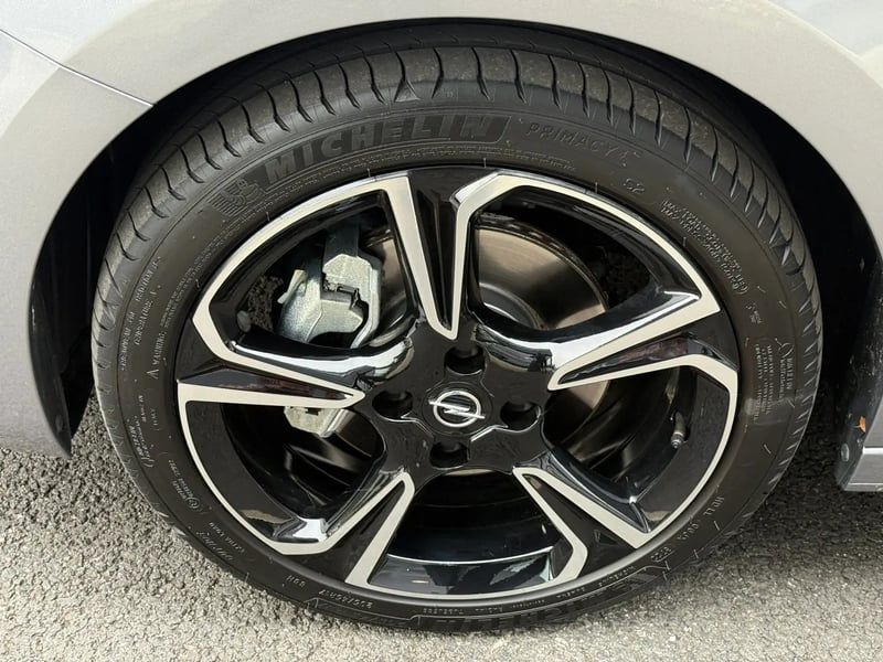 Photo de la voiture OPEL CORSA 1.2 Turbo 100 ch BVM6 GS