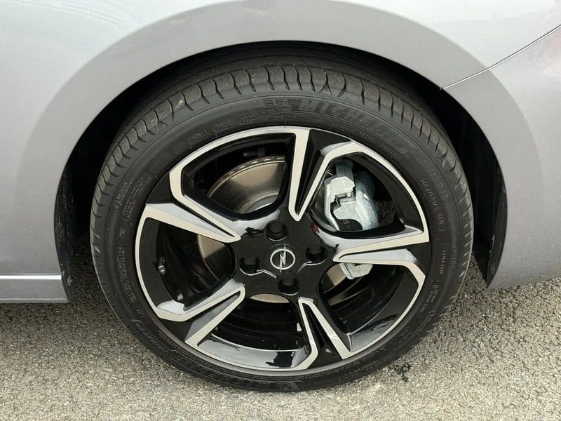 Photo de la voiture OPEL CORSA 1.2 Turbo 100 ch BVM6 GS