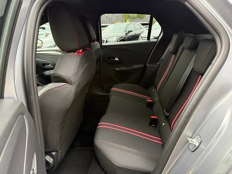 Photo de la voiture OPEL CORSA 1.2 Turbo 100 ch BVM6 GS