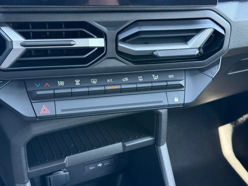 Photo de la voiture DACIA DUSTER Hybrid-G 150 4x4 Expression