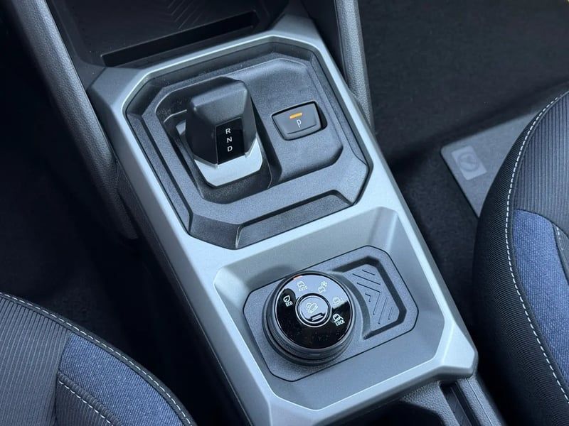 Photo de la voiture DACIA DUSTER Hybrid-G 150 4x4 Expression