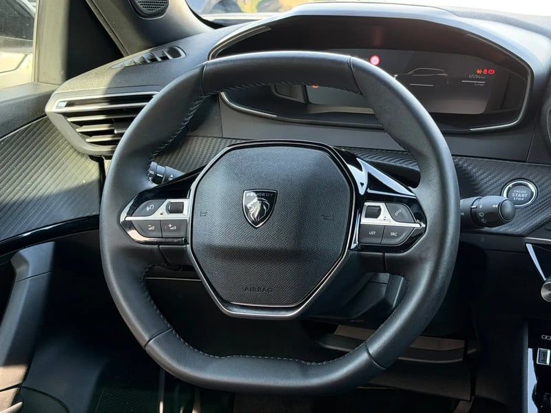 Photo de la voiture PEUGEOT 2008 ELECTRIQUE 156 ch 54 kWh Allure