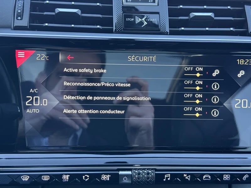 Photo de la voiture DS DS7 CROSSBACK BlueHDi 180 EAT8 Grand Chic