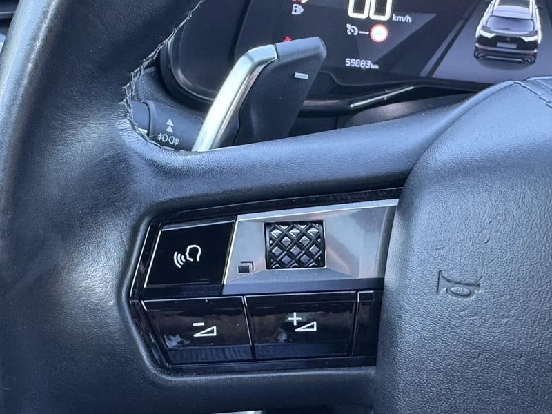 Photo de la voiture DS DS7 CROSSBACK BlueHDi 180 EAT8 Grand Chic