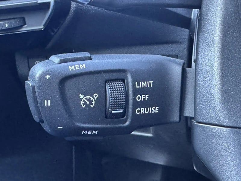 Photo de la voiture DS DS7 CROSSBACK BlueHDi 180 EAT8 Grand Chic