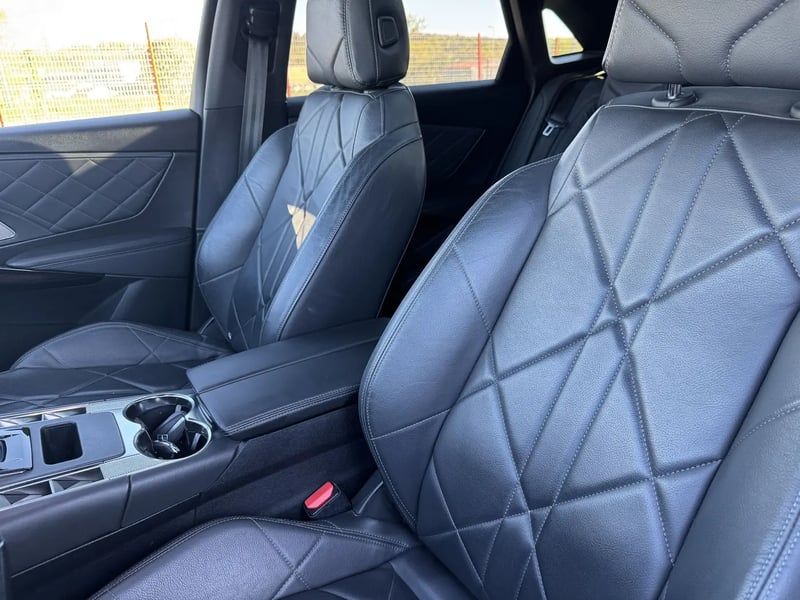 Photo de la voiture DS DS7 CROSSBACK BlueHDi 180 EAT8 Grand Chic