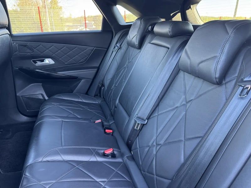 Photo de la voiture DS DS7 CROSSBACK BlueHDi 180 EAT8 Grand Chic