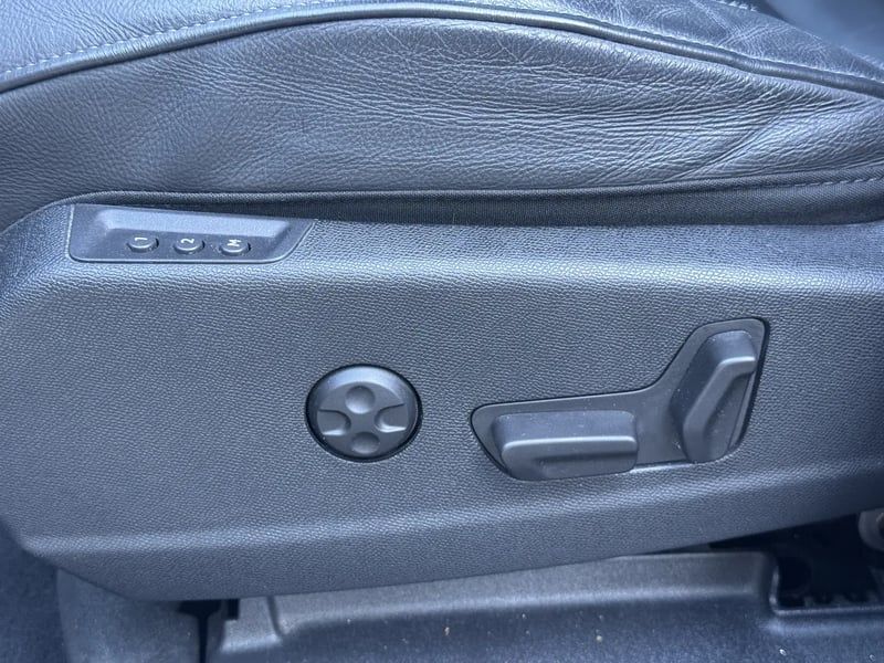 Photo de la voiture DS DS7 CROSSBACK BlueHDi 180 EAT8 Grand Chic