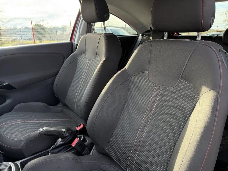 Photo de la voiture OPEL CORSA 1.4 Turbo 100 ch Design Edition