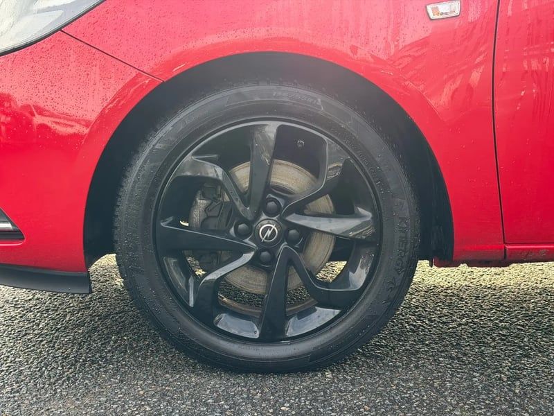 Photo de la voiture OPEL CORSA 1.4 Turbo 100 ch Design Edition