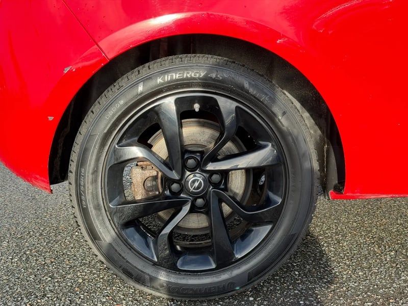 Photo de la voiture OPEL CORSA 1.4 Turbo 100 ch Design Edition