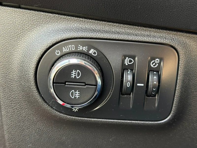 Photo de la voiture OPEL CORSA 1.4 Turbo 100 ch Design Edition