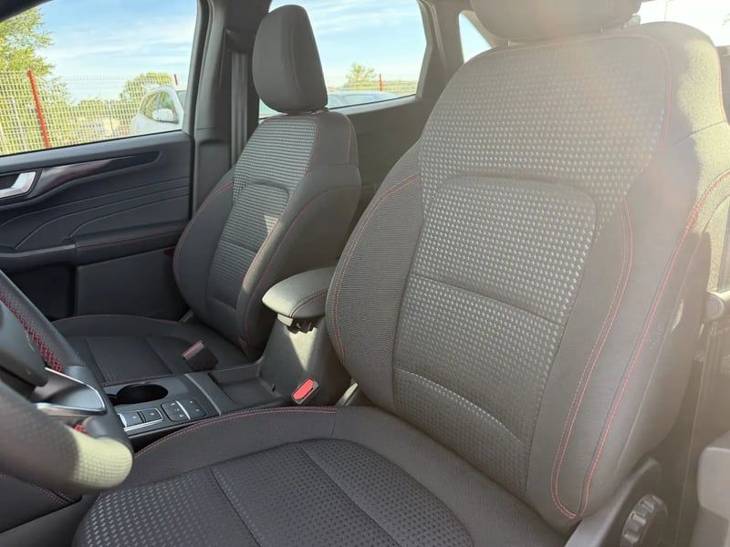Photo de la voiture FORD KUGA 2.0 TDCi 120 S&S 4x2 Powershift ST-Line