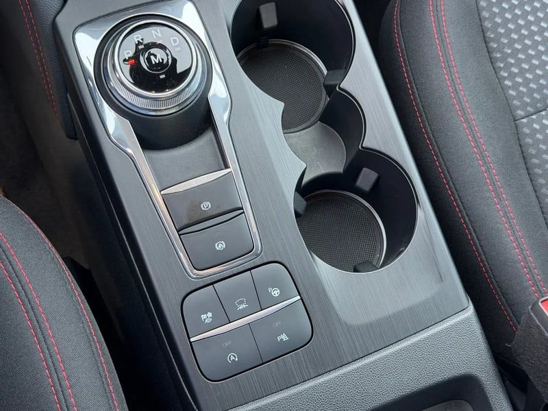 Photo de la voiture FORD KUGA 2.0 TDCi 120 S&S 4x2 Powershift ST-Line